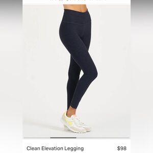 Clean elevation vuori leggings. Navy blue.